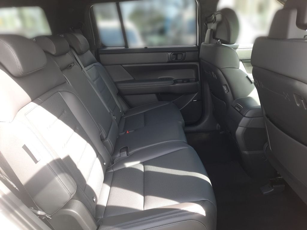 Fahrzeugabbildung Hyundai SANTA FE 1.6 HEV 2WD 7-Sitzer Blackline