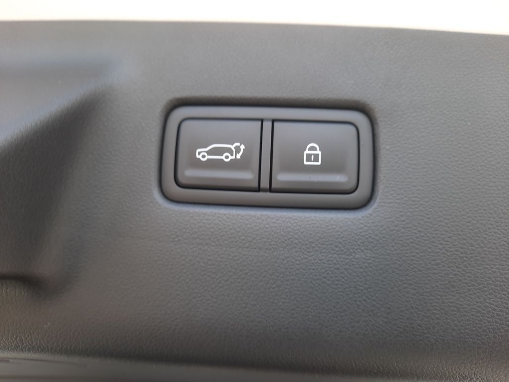 Fahrzeugabbildung Hyundai SANTA FE 1.6 HEV 2WD 7-Sitzer Blackline