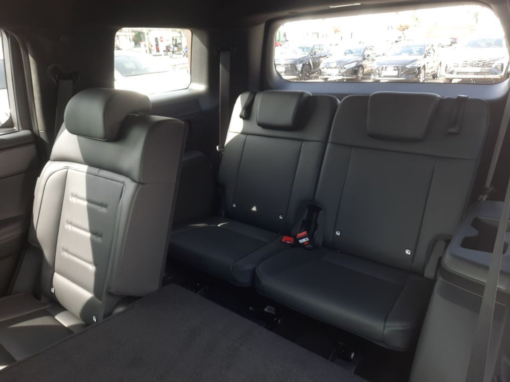 Fahrzeugabbildung Hyundai SANTA FE 1.6 HEV 2WD 7-Sitzer Blackline
