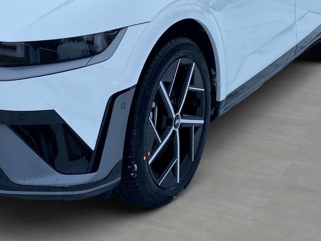 Fahrzeugabbildung Hyundai IONIQ 5 84 kWh 4WD N Line X + Park Paket