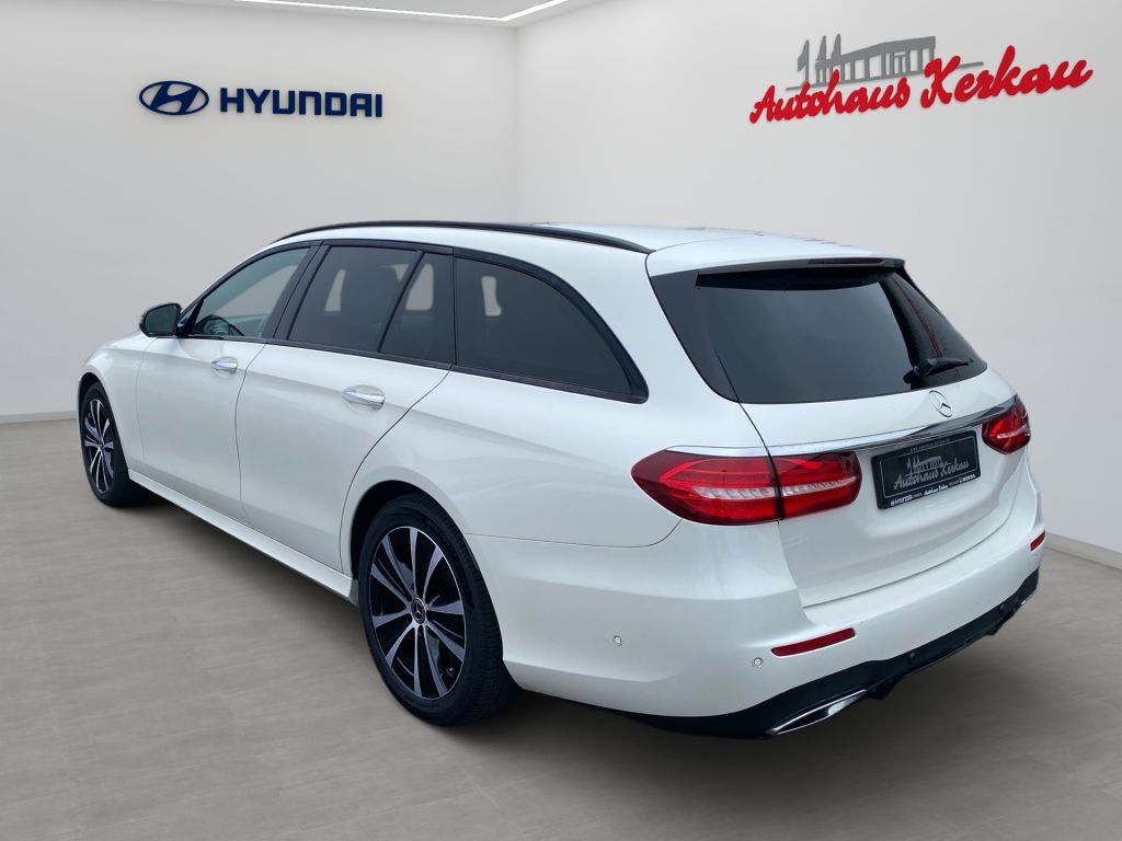 Fahrzeugabbildung Mercedes-Benz E 400d T *designo*Widescreen*Pano*HUD*Standhzg*