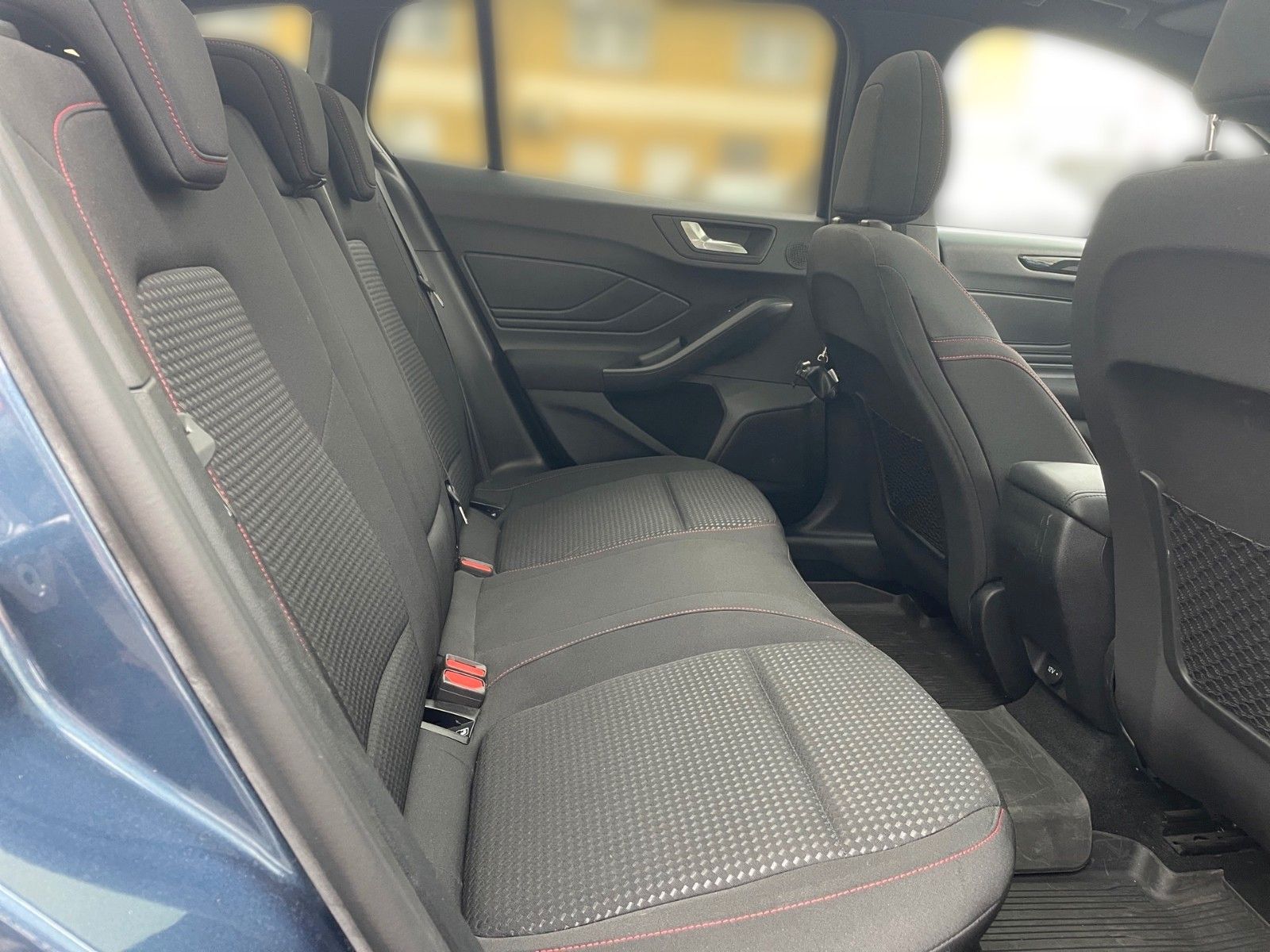 Fahrzeugabbildung Ford Focus Turnier ST-Line X *PANO*SHZ*NAVI*