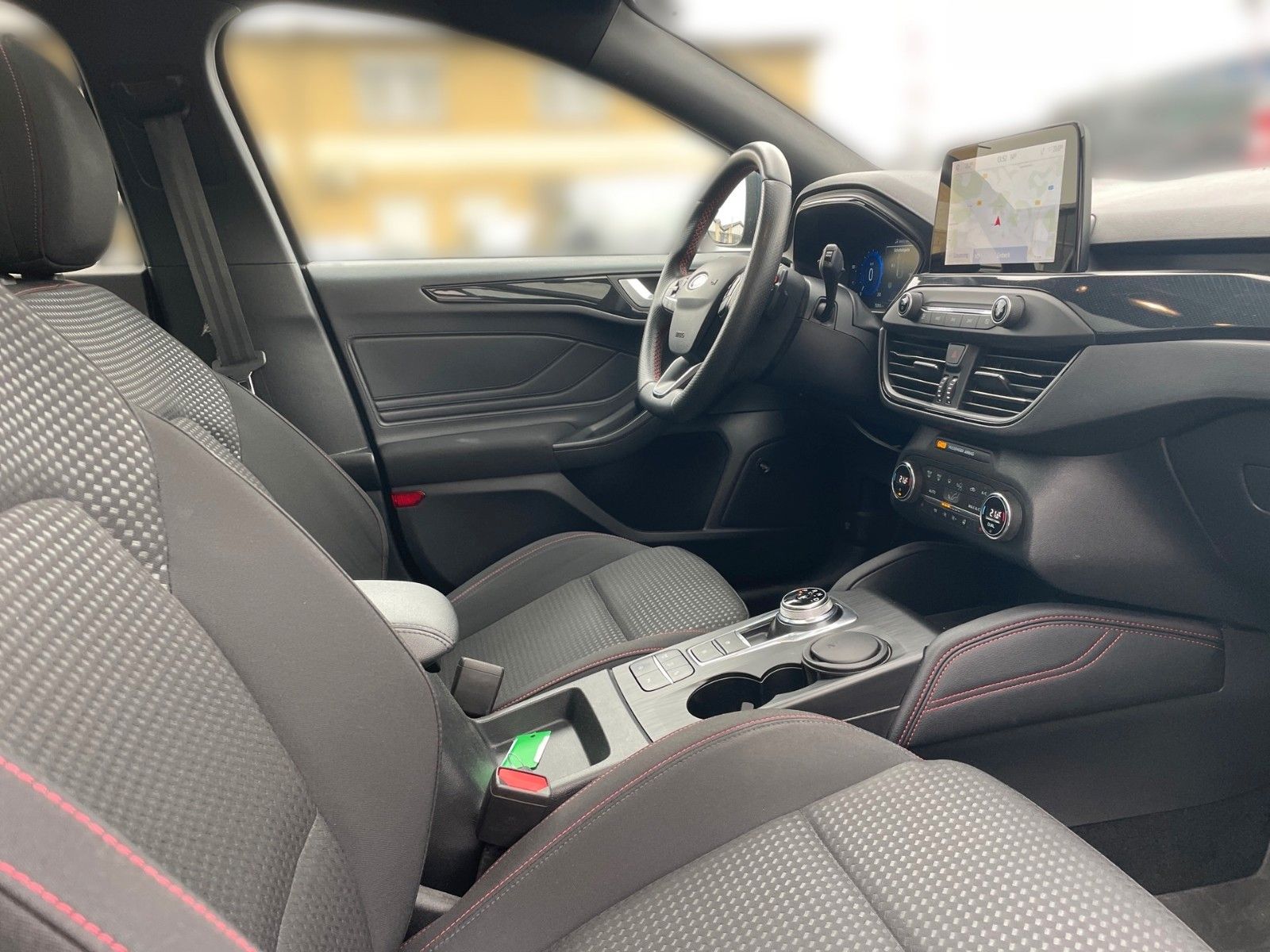 Fahrzeugabbildung Ford Focus Turnier ST-Line X *PANO*SHZ*NAVI*