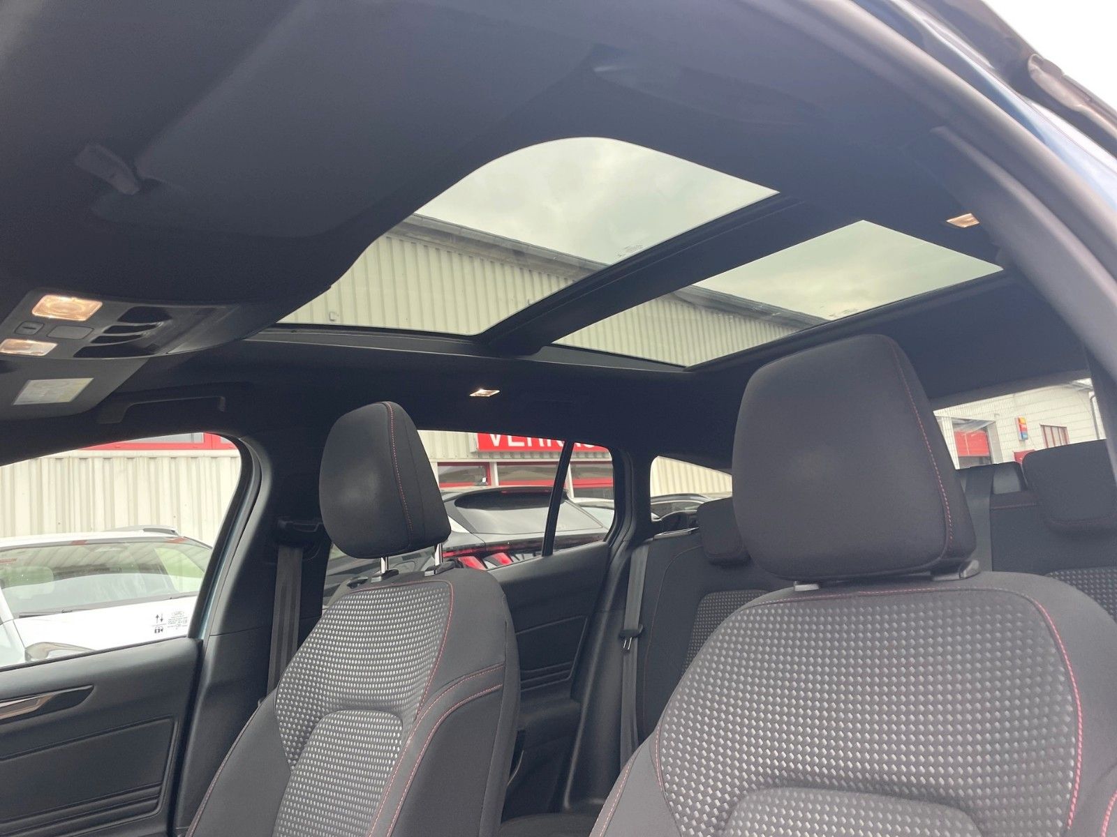 Fahrzeugabbildung Ford Focus Turnier ST-Line X *PANO*SHZ*NAVI*