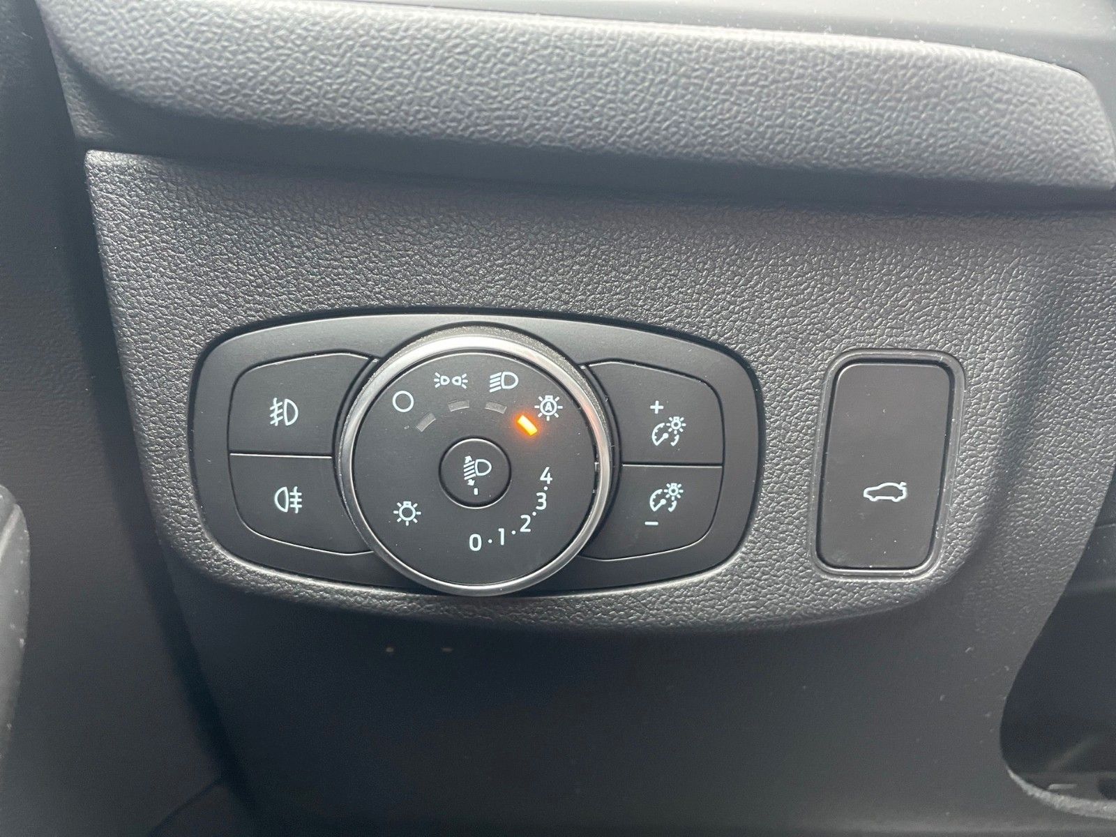Fahrzeugabbildung Ford Focus Turnier ST-Line X *PANO*SHZ*NAVI*