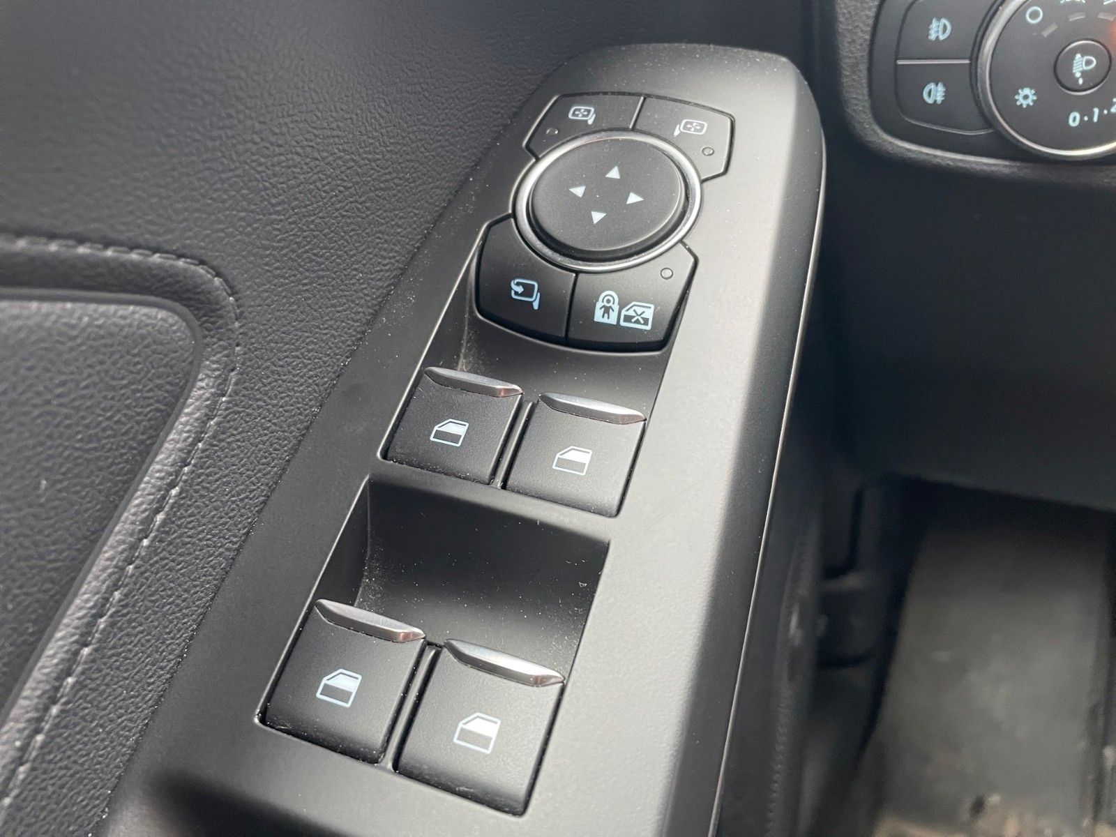 Fahrzeugabbildung Ford Focus Turnier ST-Line X *PANO*SHZ*NAVI*