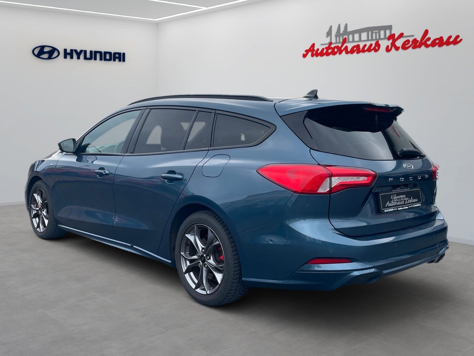 Fahrzeugabbildung Ford Focus Turnier ST-Line X *PANO*SHZ*NAVI*