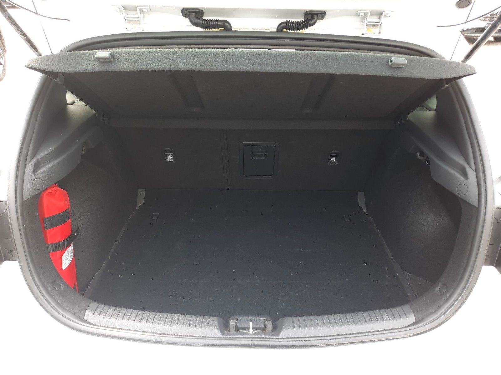 Fahrzeugabbildung Hyundai i30 Prime Mild-Hybrid *8fach bereift*