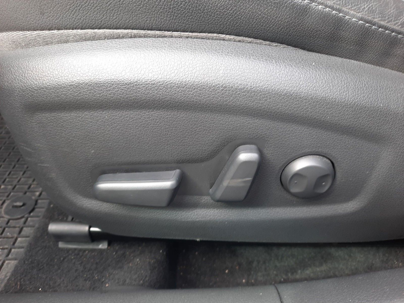 Fahrzeugabbildung Hyundai i30 Prime Mild-Hybrid *8fach bereift*