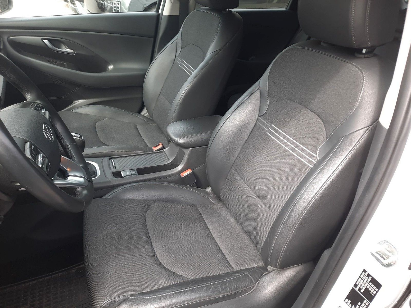 Fahrzeugabbildung Hyundai i30 Prime Mild-Hybrid *8fach bereift*