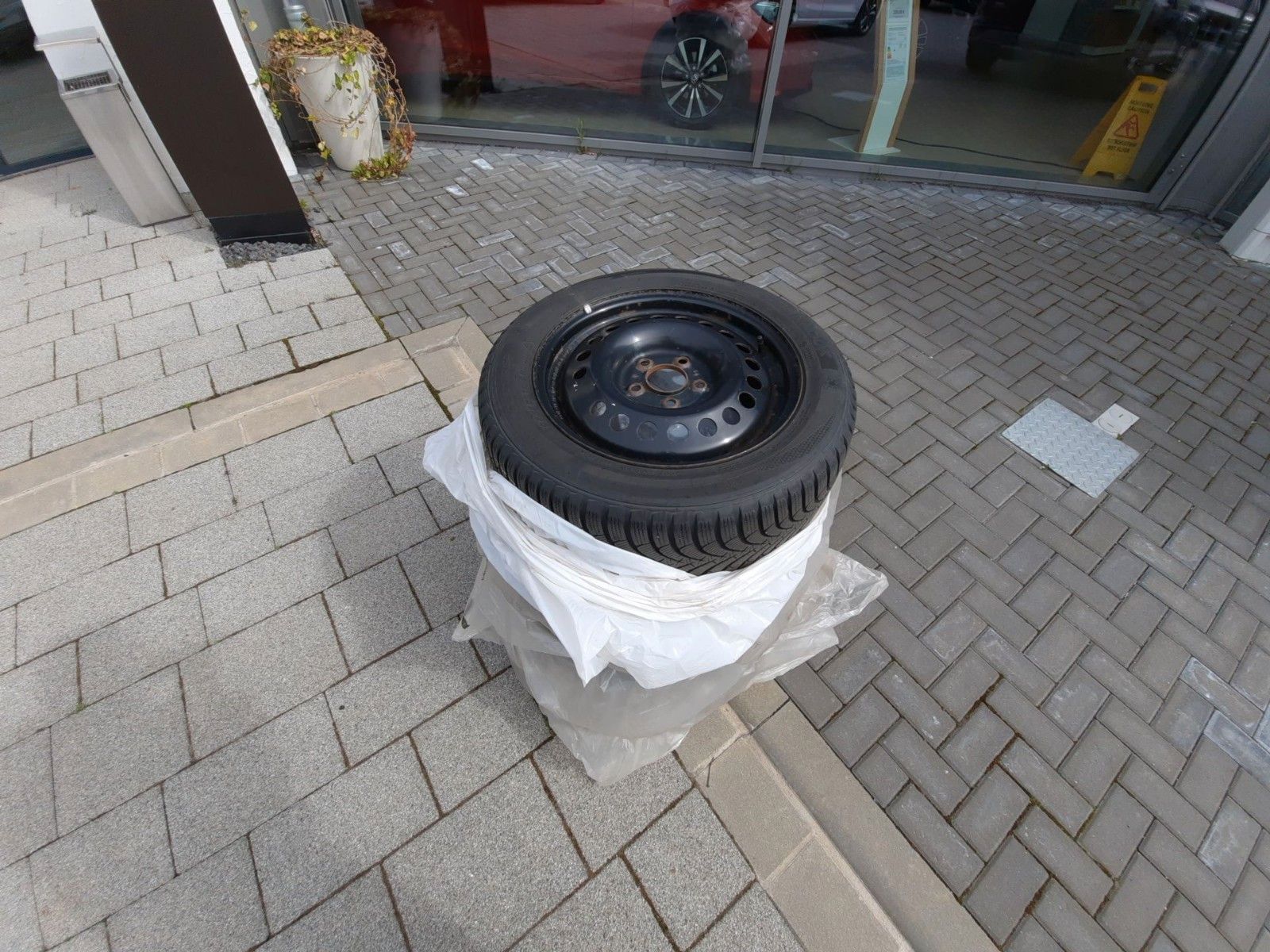 Fahrzeugabbildung Hyundai i30 Prime Mild-Hybrid *8fach bereift*