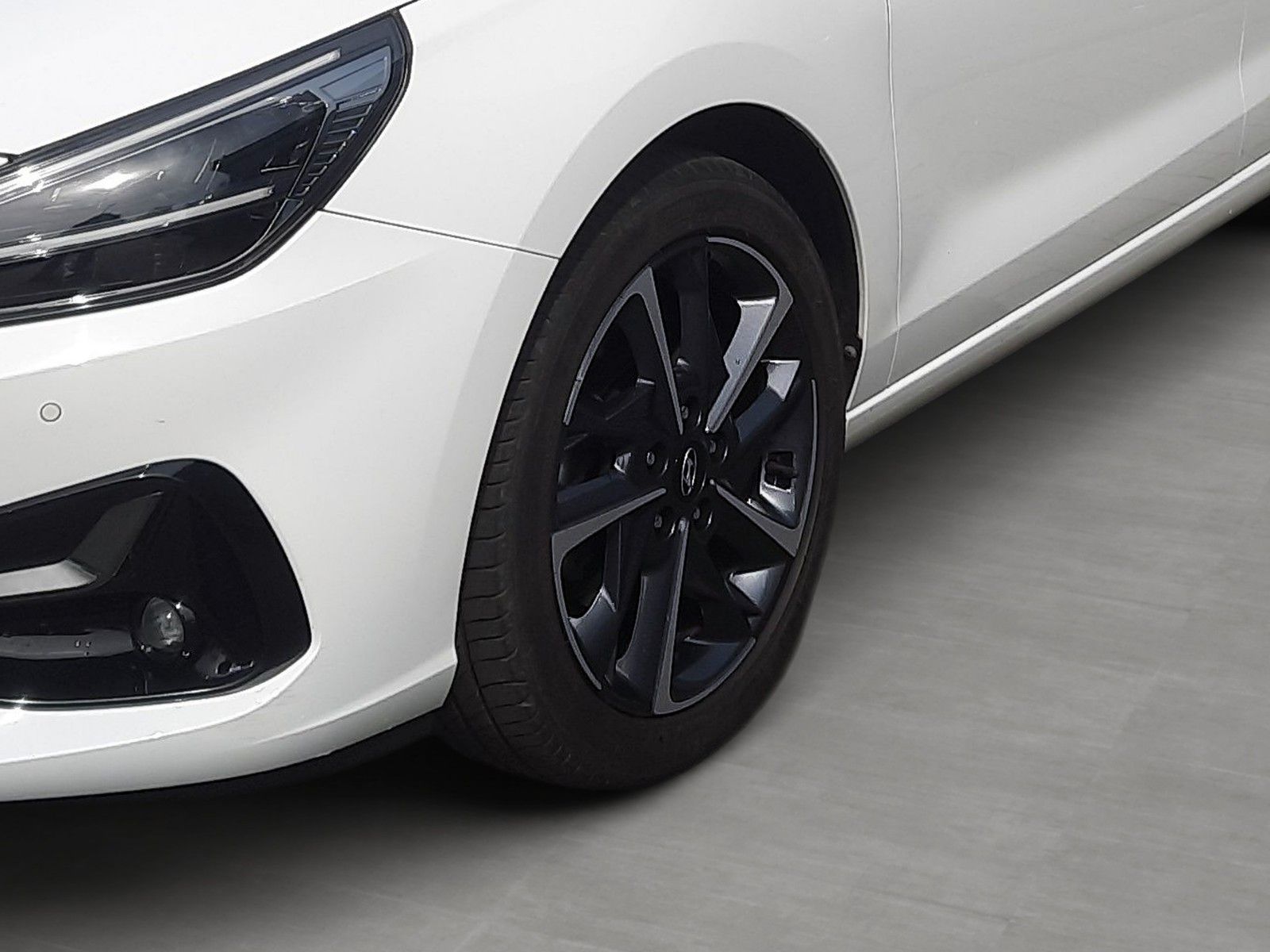 Fahrzeugabbildung Hyundai i30 Prime Mild-Hybrid *8fach bereift*
