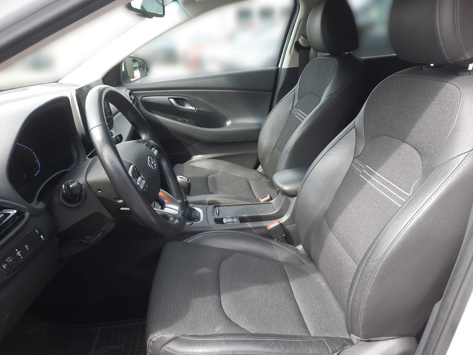 Fahrzeugabbildung Hyundai i30 Prime Mild-Hybrid *8fach bereift*