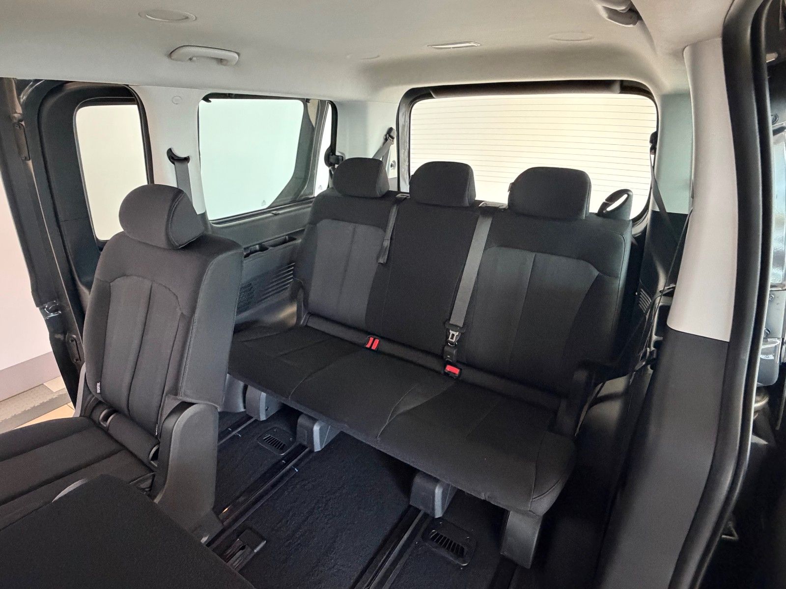 Fahrzeugabbildung Hyundai Staria Trend Hybrid 9-Sitzer