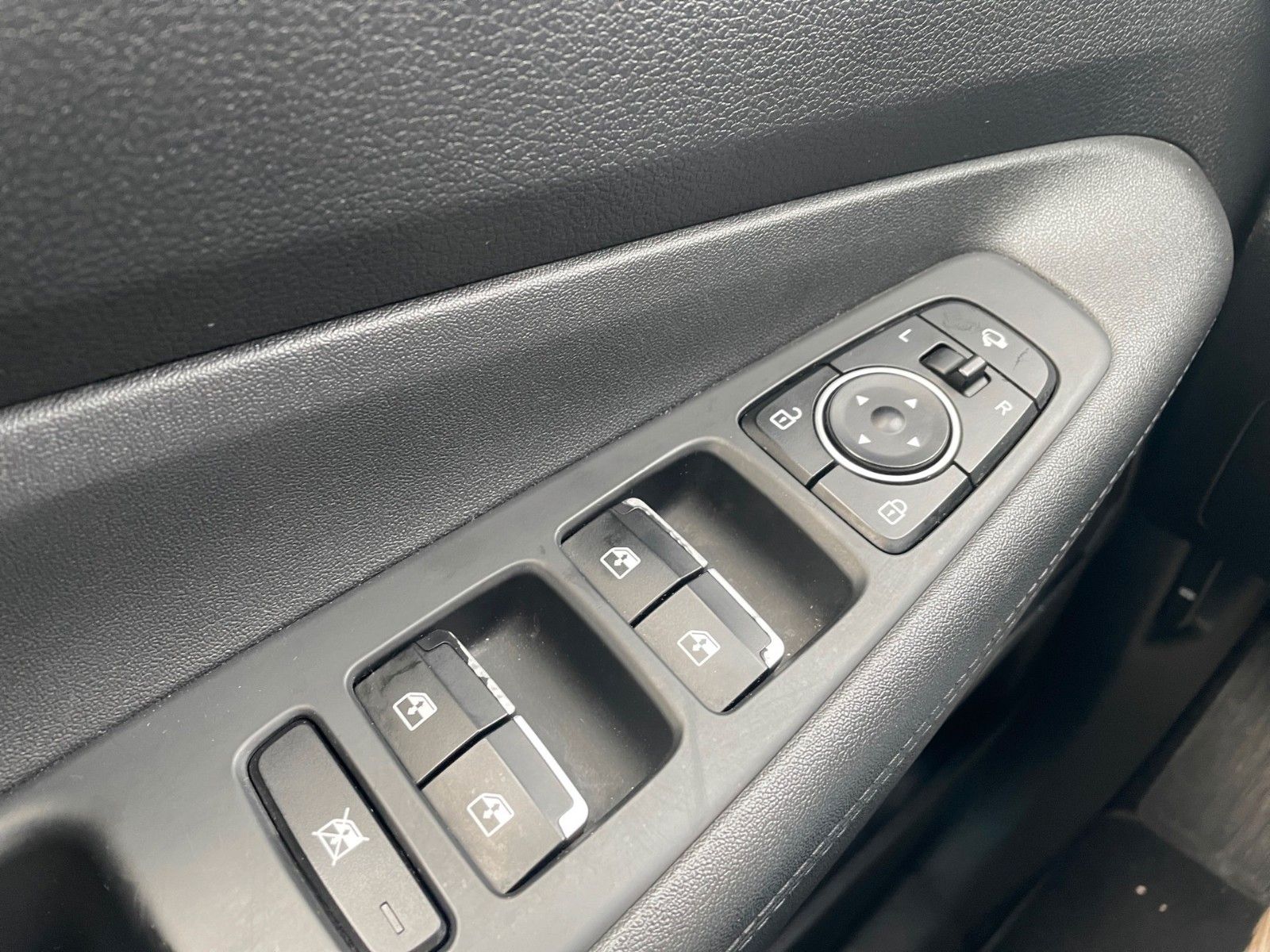 Fahrzeugabbildung Hyundai Santa Fe Trend 2WD