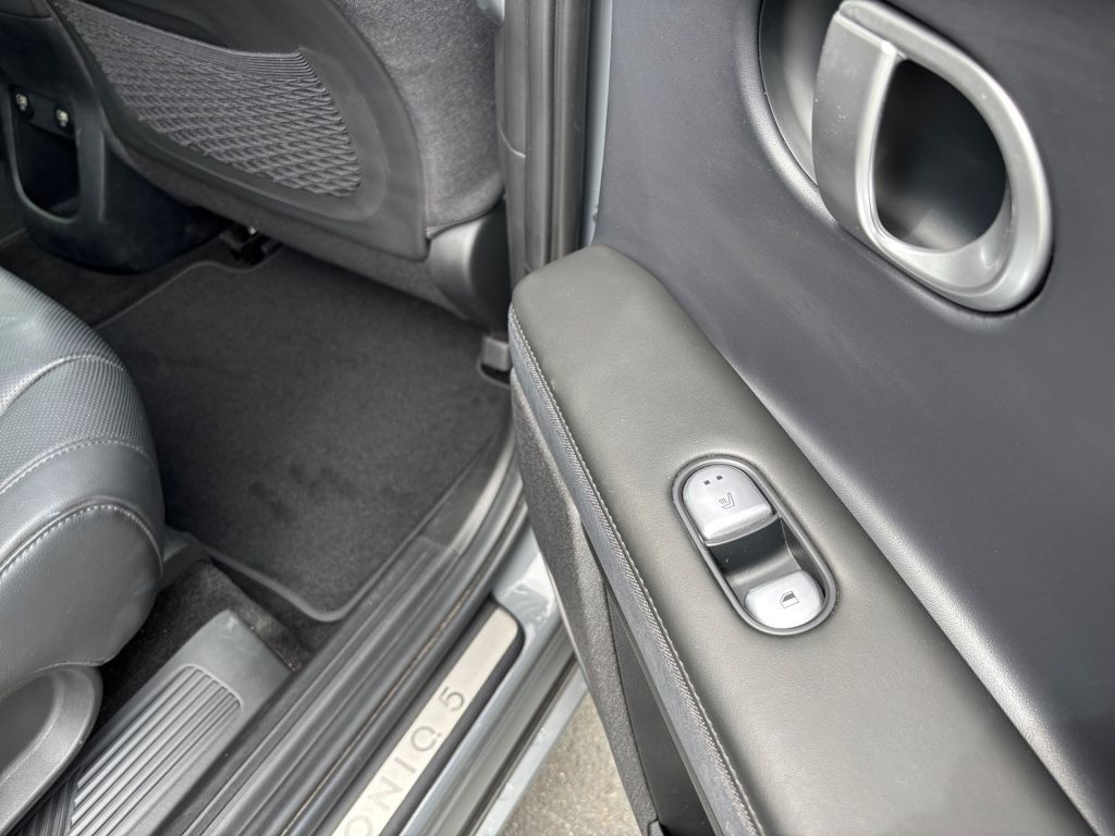 Fahrzeugabbildung Hyundai IONIQ 5 58 kWh 4WD Uniq *1.Hand*unfallfrei*