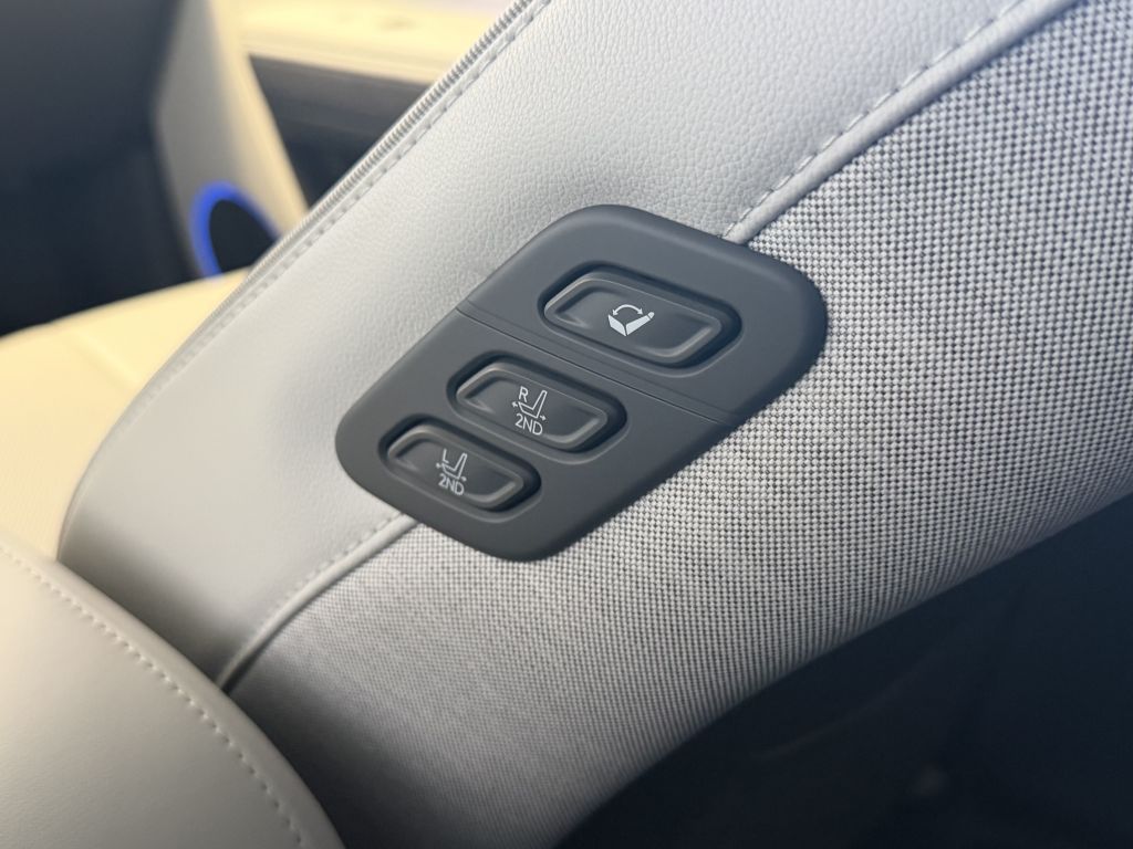 Fahrzeugabbildung Hyundai IONIQ 5 72,6 kWh 4WD Uniq SOH97%Garantie+Scheckh