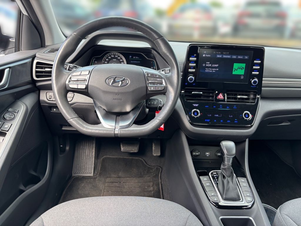 Fahrzeugabbildung Hyundai IONIQ Plug-in-Hybrid 1.6 GDI Trend *unfallfrei*