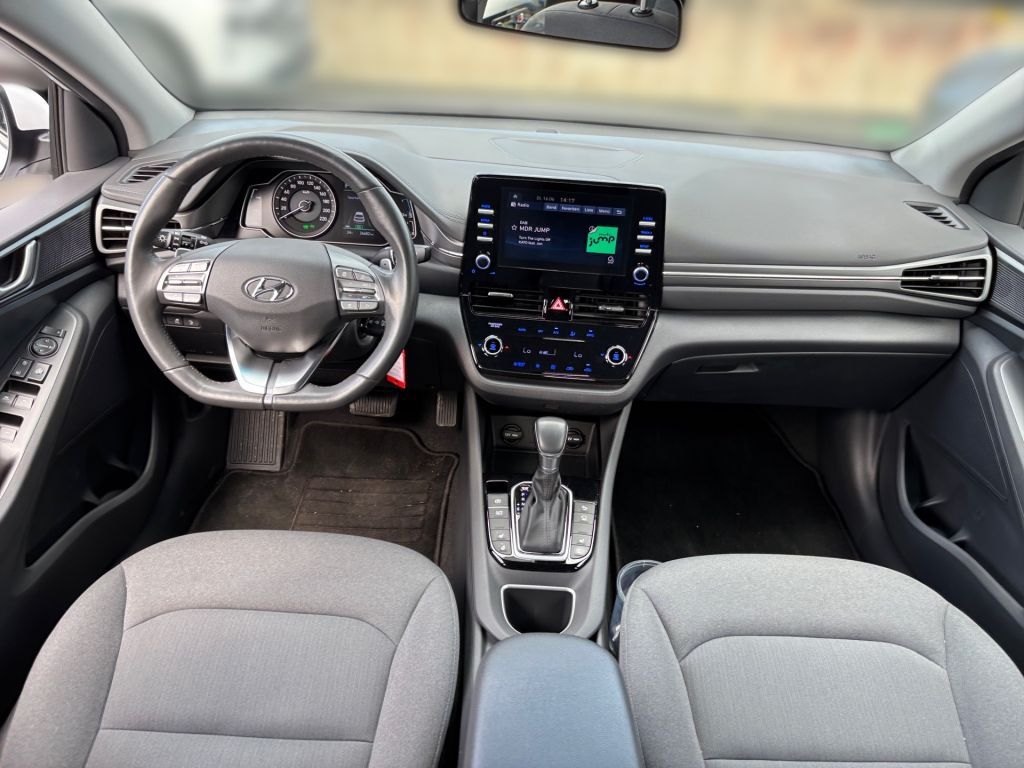 Fahrzeugabbildung Hyundai IONIQ Plug-in-Hybrid 1.6 GDI Trend *unfallfrei*