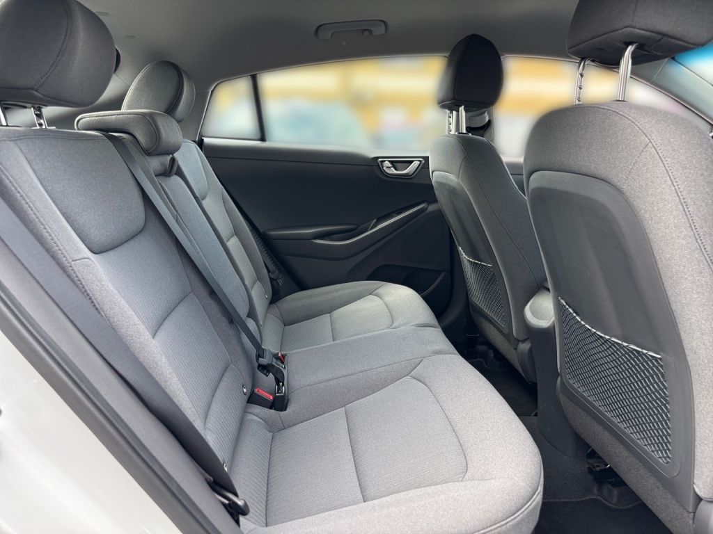 Fahrzeugabbildung Hyundai IONIQ Plug-in-Hybrid 1.6 GDI Trend *unfallfrei*