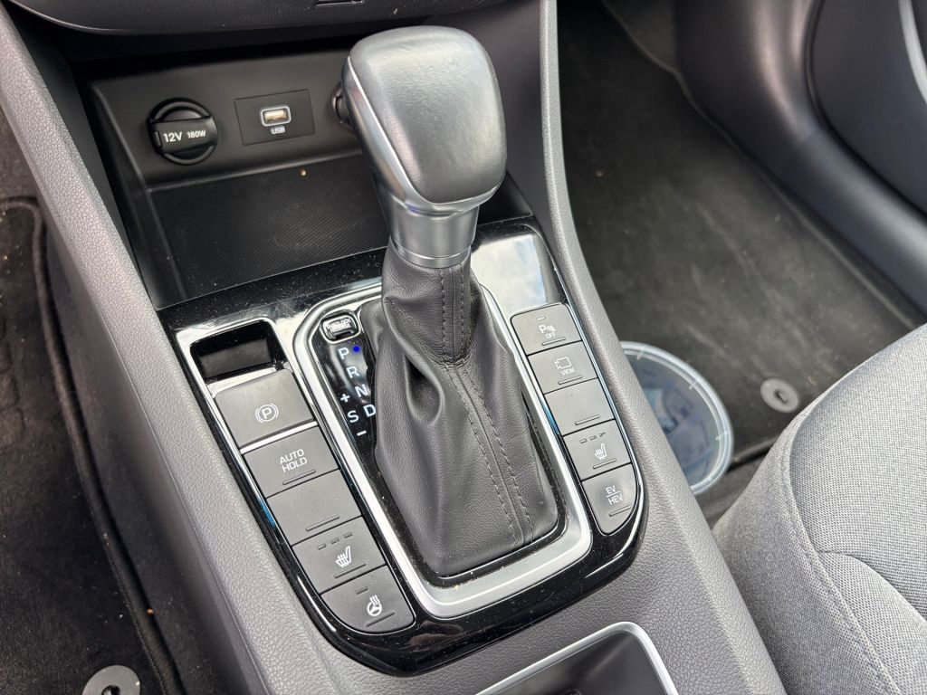 Fahrzeugabbildung Hyundai IONIQ Plug-in-Hybrid 1.6 GDI Trend *unfallfrei*