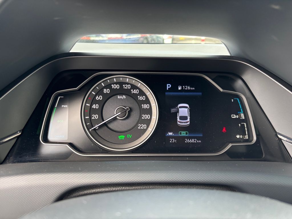 Fahrzeugabbildung Hyundai IONIQ Plug-in-Hybrid 1.6 GDI Trend *unfallfrei*