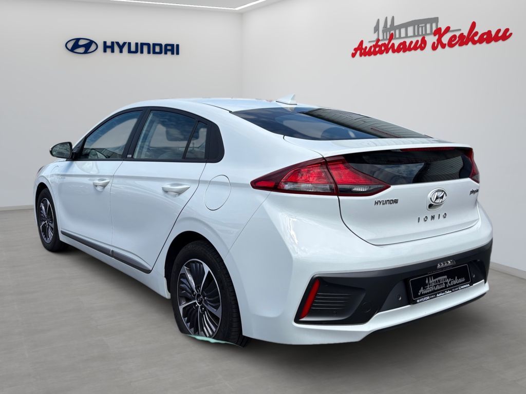 Fahrzeugabbildung Hyundai IONIQ Plug-in-Hybrid 1.6 GDI Trend *unfallfrei*