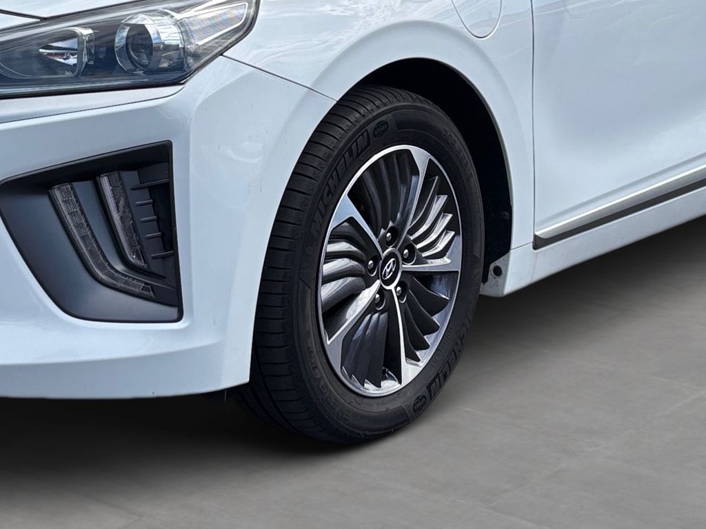 Fahrzeugabbildung Hyundai IONIQ Plug-in-Hybrid 1.6 GDI Trend *unfallfrei*