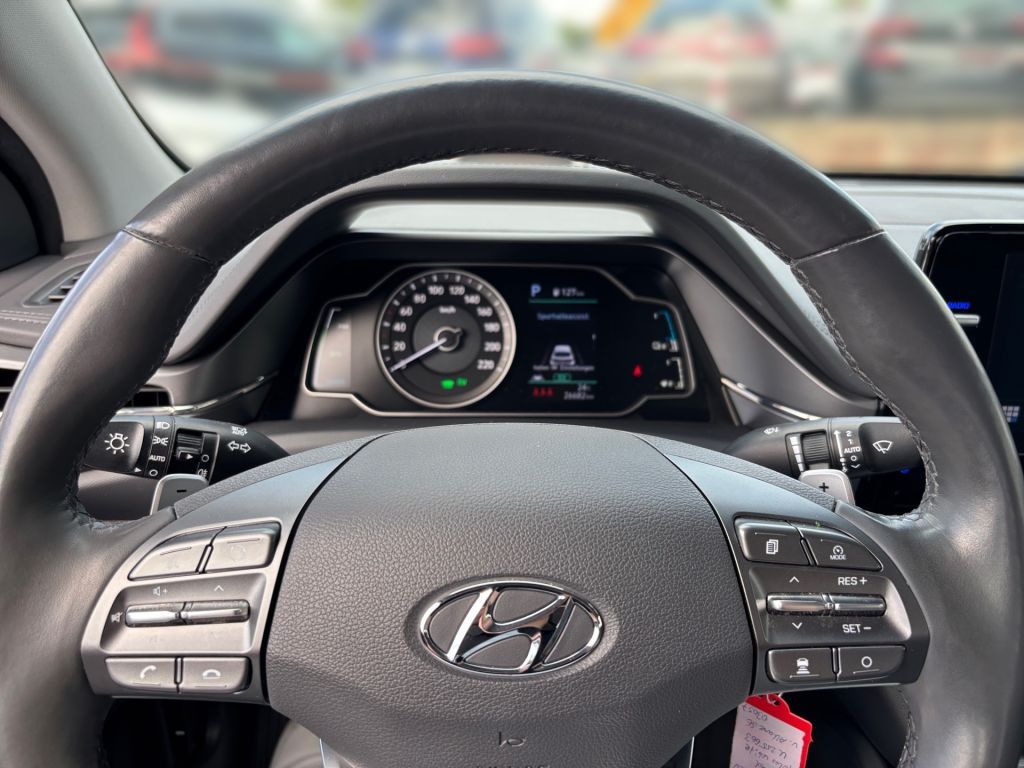 Fahrzeugabbildung Hyundai IONIQ Plug-in-Hybrid 1.6 GDI Trend *unfallfrei*