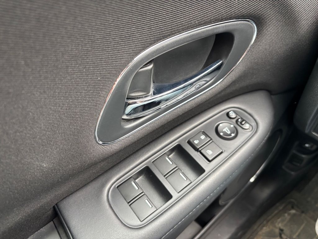 Fahrzeugabbildung Honda HR-V 1.6 i-DTEC Elegance + Navi +unfallfrei
