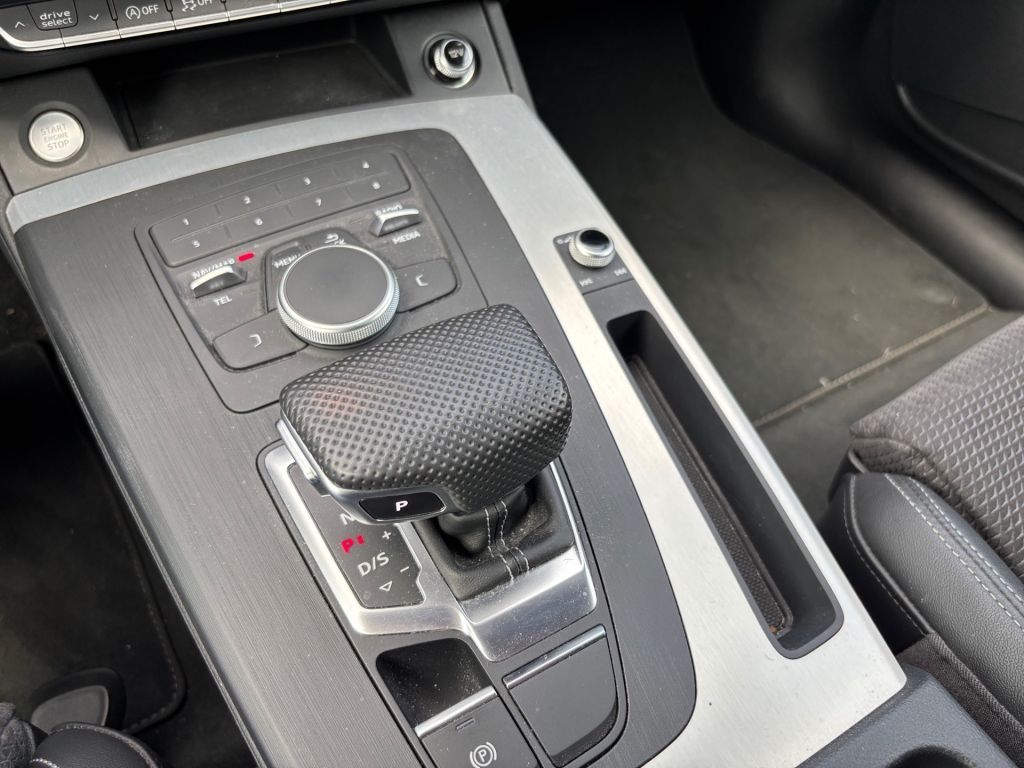 Fahrzeugabbildung Audi Q5 45 TDI quattro tiptronic sport *Paket S-Line*