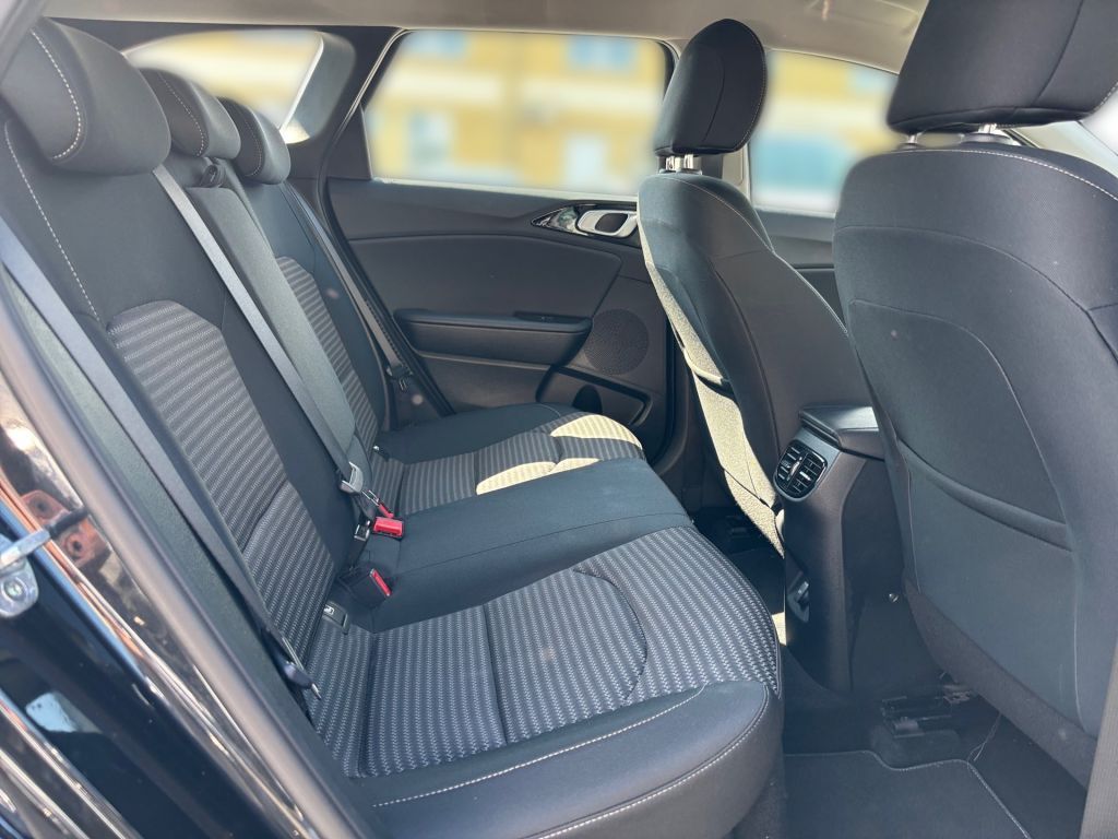 Fahrzeugabbildung Kia Ceed SW 1.6 GDI DCT OPF PHEV Spirit *unfallfrei*