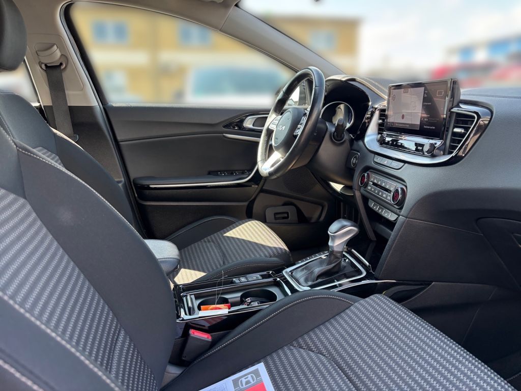 Fahrzeugabbildung Kia Ceed SW 1.6 GDI DCT OPF PHEV Spirit *unfallfrei*