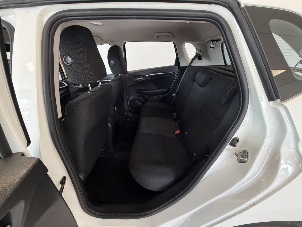 Fahrzeugabbildung Honda Jazz 1.3 i-VTEC Comfort + Anhängerkupplung +