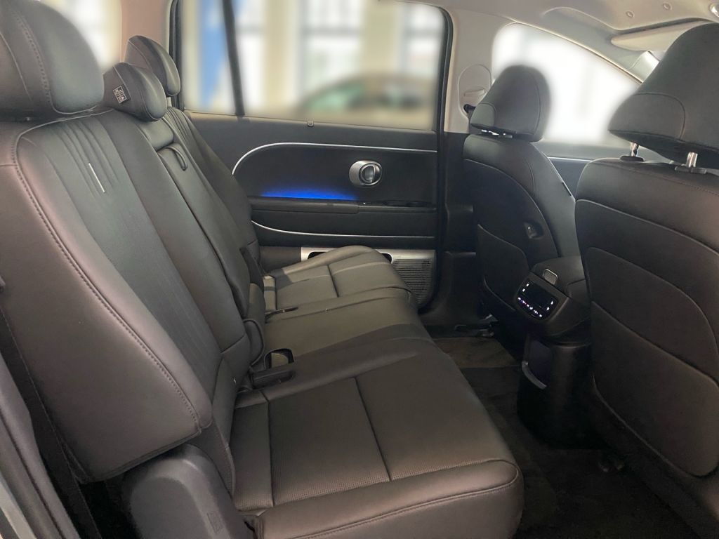 Fahrzeugabbildung Hyundai IONIQ 9 110 kWh 4WD Uniq 7 Sitzer