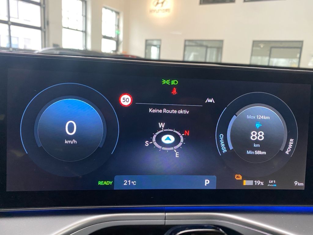 Fahrzeugabbildung Hyundai IONIQ 9 110 kWh 4WD Uniq 7 Sitzer