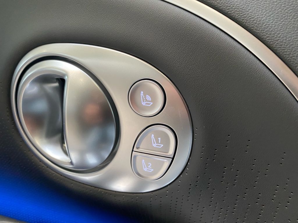 Fahrzeugabbildung Hyundai IONIQ 9 110 kWh 4WD Uniq 7 Sitzer