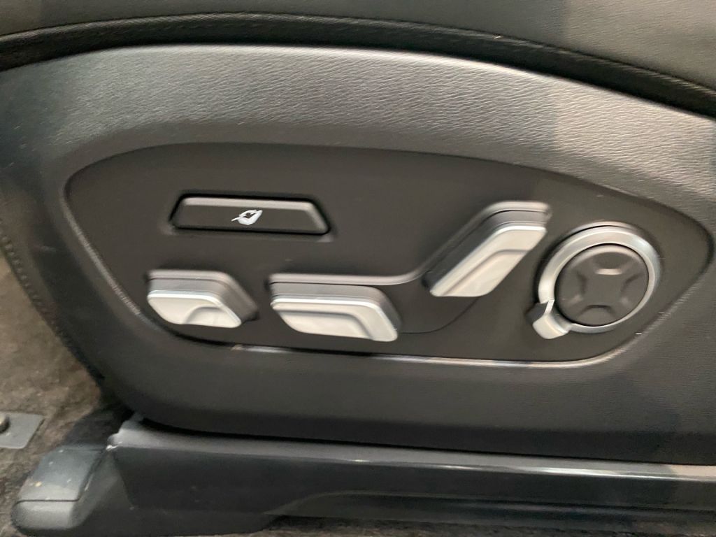 Fahrzeugabbildung Hyundai IONIQ 9 110 kWh 4WD Uniq 7 Sitzer