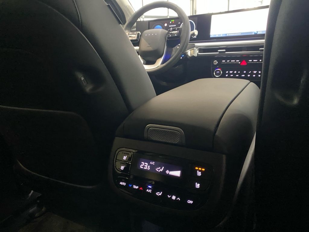 Fahrzeugabbildung Hyundai IONIQ 9 110 kWh 4WD Uniq 7 Sitzer