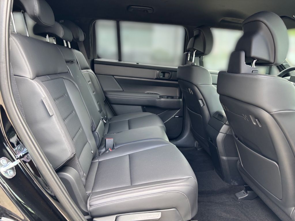 Fahrzeugabbildung Hyundai SANTA FE 1.6 HEV 2WD Blackline 7-Sitzer