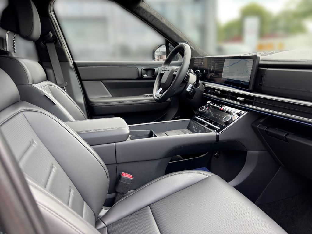 Fahrzeugabbildung Hyundai SANTA FE 1.6 HEV 2WD Blackline 7-Sitzer