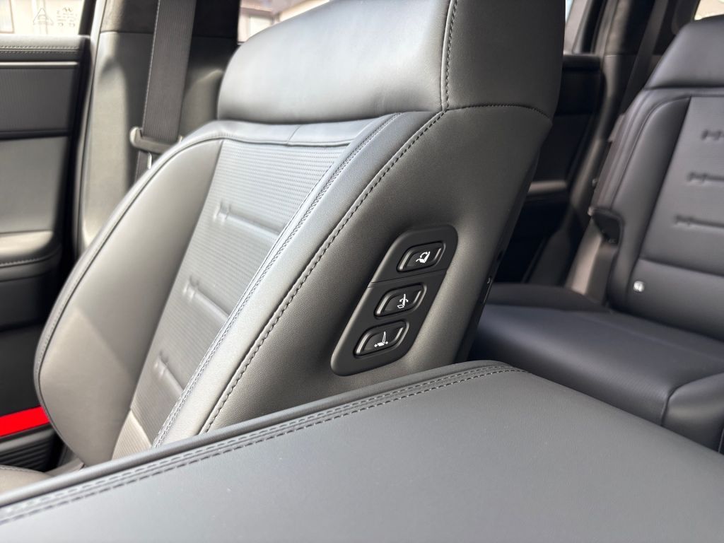Fahrzeugabbildung Hyundai SANTA FE 1.6 HEV 2WD Blackline 7-Sitzer