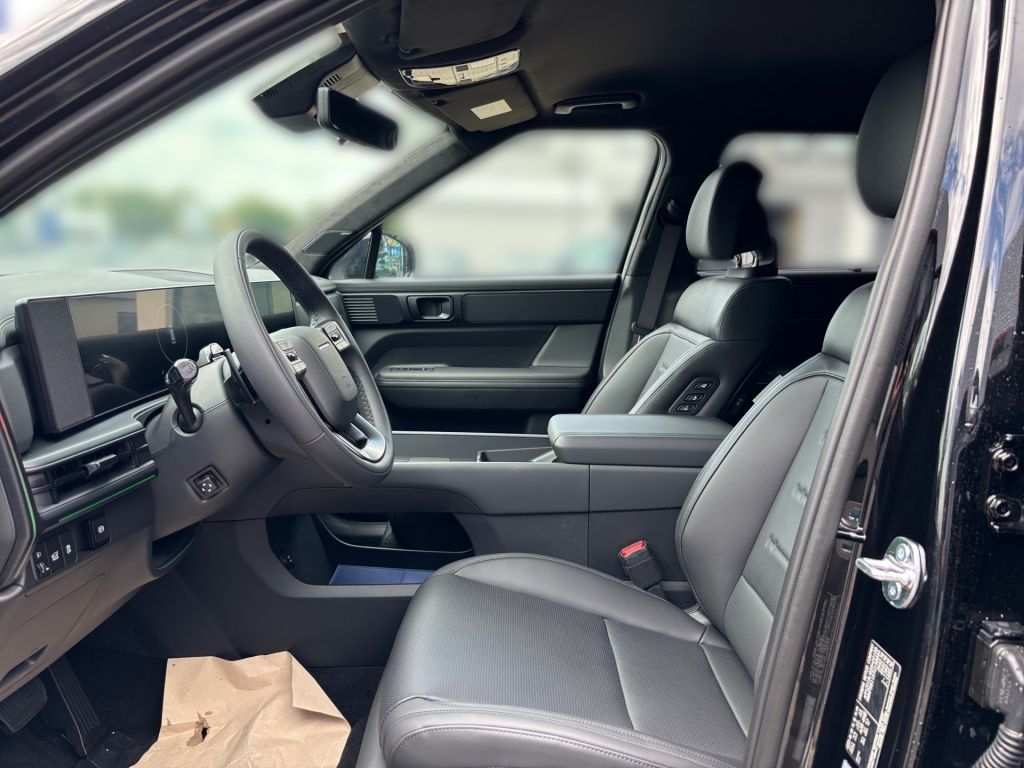 Fahrzeugabbildung Hyundai SANTA FE 1.6 HEV 2WD Blackline 7-Sitzer
