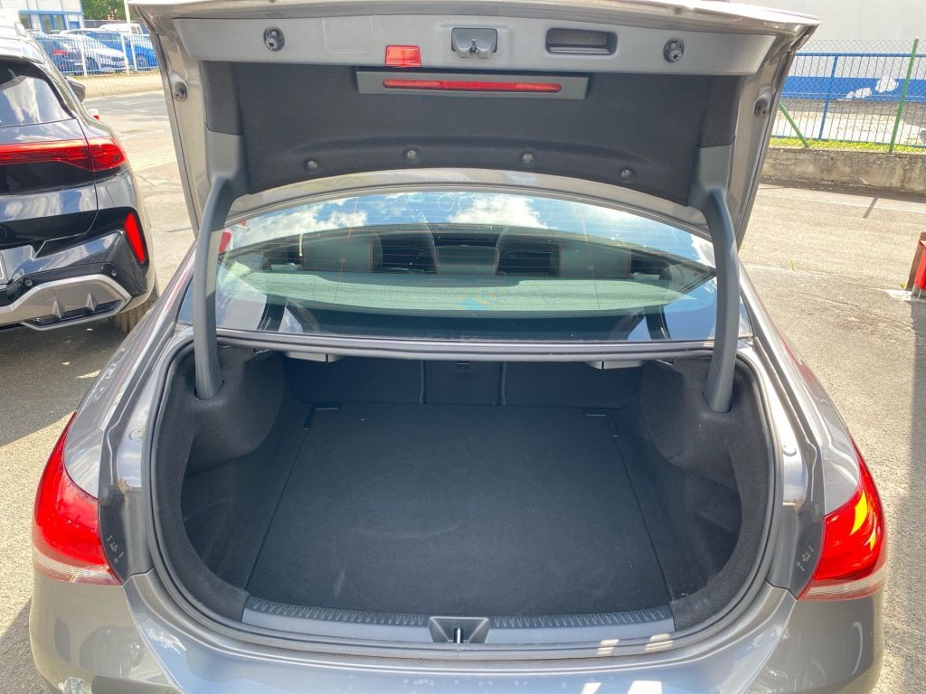 Fahrzeugabbildung Mercedes-Benz A 220 d 8G-DCT AMG Line *8fach bereift* Fahrassi