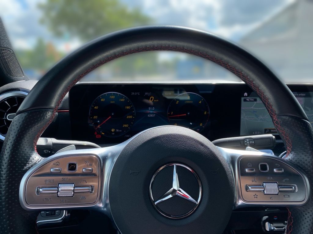 Fahrzeugabbildung Mercedes-Benz A 220 d 8G-DCT AMG Line *8fach bereift* Fahrassi