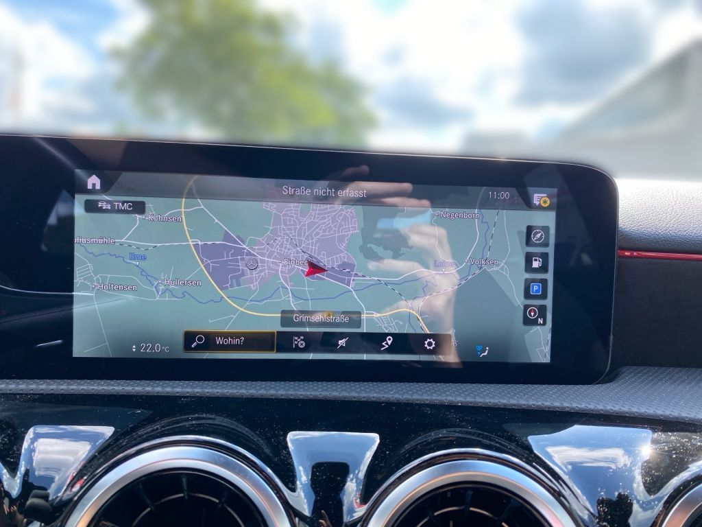 Fahrzeugabbildung Mercedes-Benz A 220 d 8G-DCT AMG Line *8fach bereift* Fahrassi