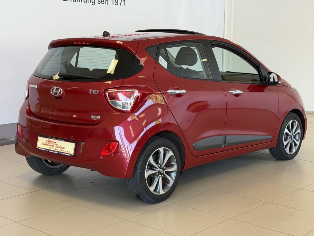 Fahrzeugabbildung Hyundai i10 1.2 Style + 1.Hand + Schiebedach + Winterräd