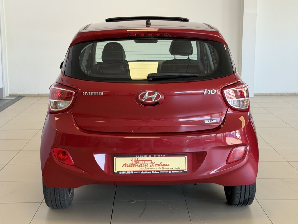 Fahrzeugabbildung Hyundai i10 1.2 Style + 1.Hand + Schiebedach + Winterräd