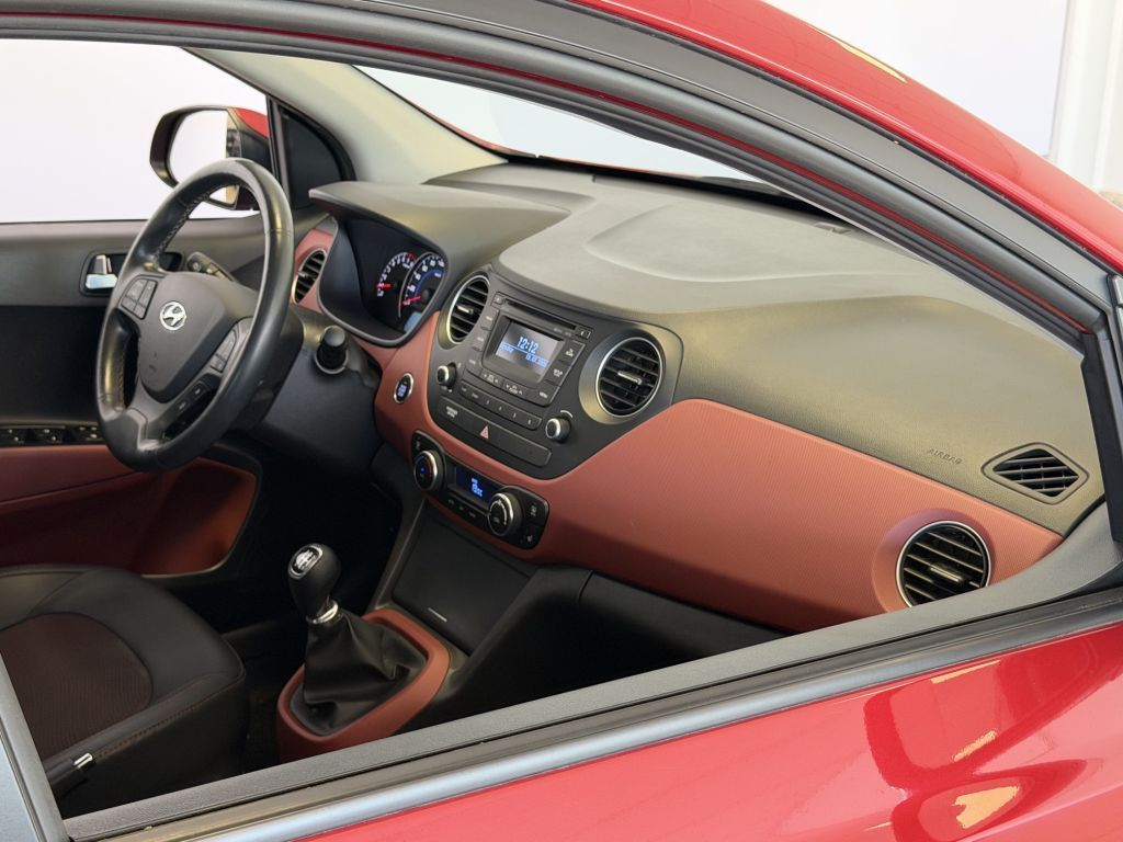 Fahrzeugabbildung Hyundai i10 1.2 Style + 1.Hand + Schiebedach + Winterräd