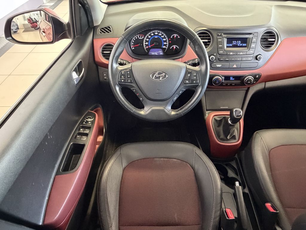 Fahrzeugabbildung Hyundai i10 1.2 Style + 1.Hand + Schiebedach + Winterräd